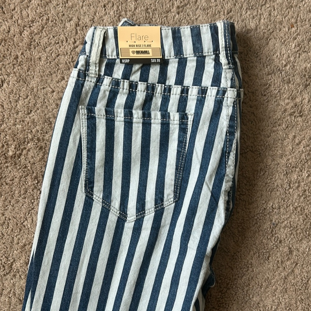 Rock n Roll never worn W 26 L 32  med wash high rise flare